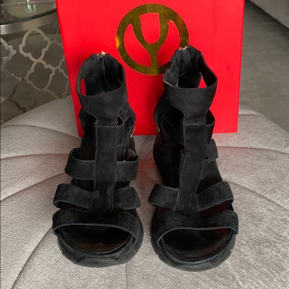 Wishbone Gioia Black Wedge Sandal - Suede - Picture 2 of 10